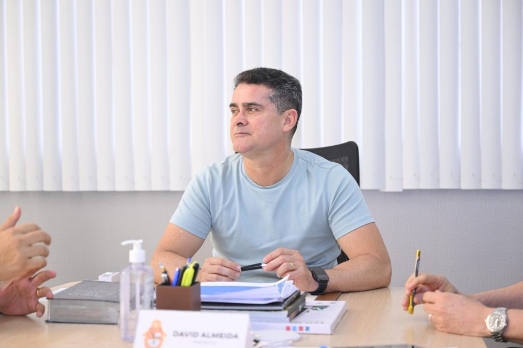Prefeito-David-Almeida-homologa-e-nomeia-127-novos-guardas-municipais-para-reforcar-a-seguranca-em-Manaus-2-1024x682